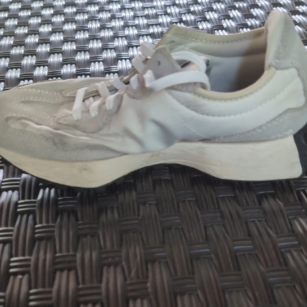 Women's s Black and White New Balance 327 - Picture 4 of 7